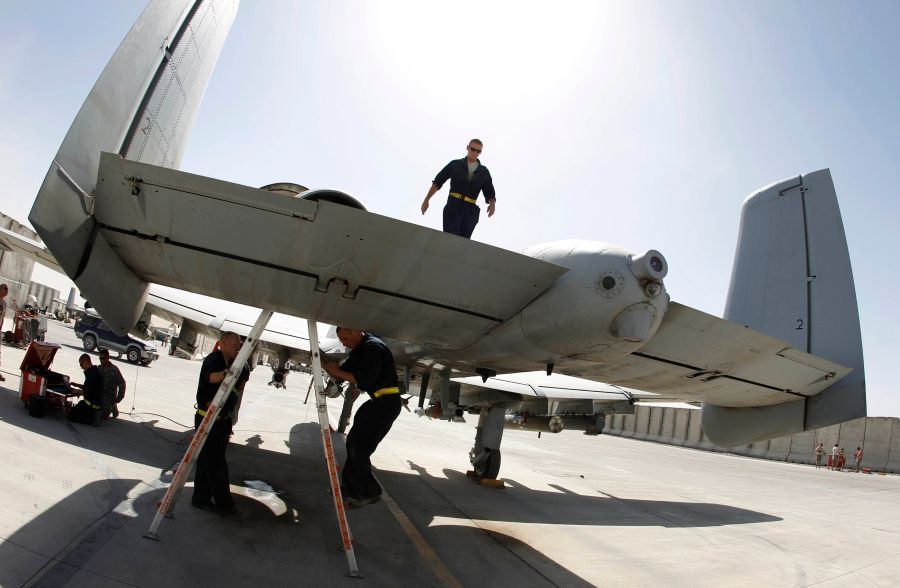 Nahlédněte mezi ostré hochy na základně U.S. Air Force v Kandaháru