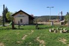 Obec Kosova Hora se nachází asi čtyři kilometry od Sedlčan. Tamější skautský oddíl Kosů z důvodu nedostatku financí "hnízdí" ve zdejší nádražní budově.