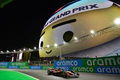 Las Vegas je show, smiřte se s tím, zní od šéfů formule 1. Piloti brblají