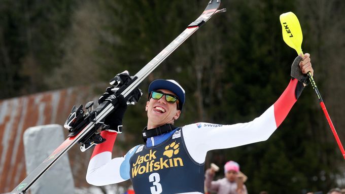 Švýcar Ramon Zenhäusern slaví triumf v Kranjské Goře
