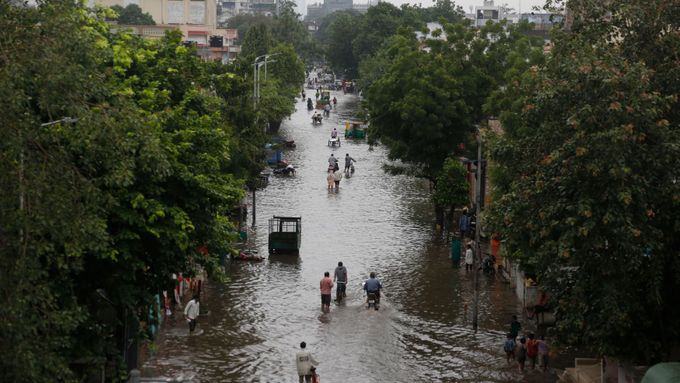 Monzunové deště trápí jih Asie každoročně zhruba od června do září a způsobují tam záplavy.