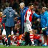 Football: Arsenal's Olivier Giroud is substituted for Theo Walcott  as manager Arsene Wenger looks on