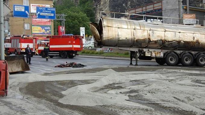 Havárie cisterny v Ústí nad Labem.
