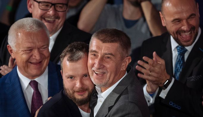 Marek Prchal a Andrej Babiš ve štábu hnutí ANO při sněmovních volbách v roce 2017.