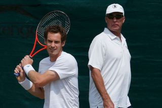 Trenér Ivan Lendl koučuje Andyho Murrayho
