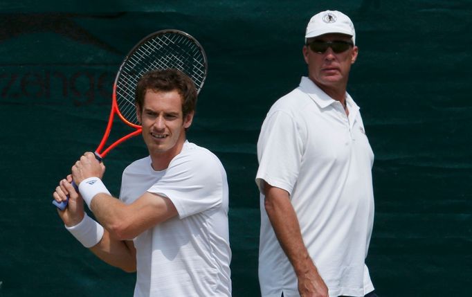 Trenér Ivan Lendl koučuje Andyho Murrayho