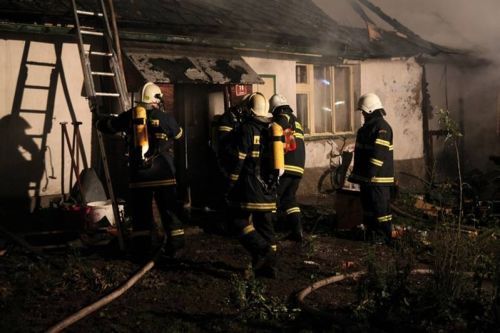 Hasiči likvidují požár v Doudleb u Hradce Králové