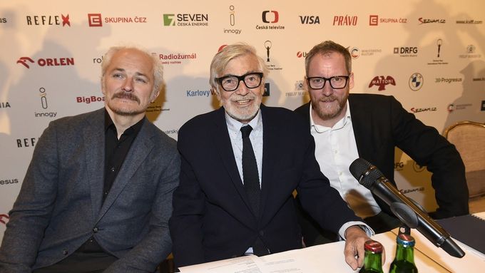 Karel Och, Jiří Bartoška a Kryštof Mucha na loňské tiskové konferenci k MFF Karlovy Vary.