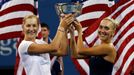 Jakaterina Makarovová a Jelena Vesninová, deblové šampionky US Open 2014