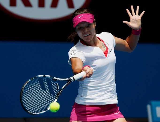 Li Na of China hits a return to Belinda Bencic of Switzerland during their women's singles match at the Australian Open 2014 tennis tournament in Melbourne January 15, 20