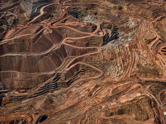 !!! NEPOUŽÍVAT OPAKOVANĚ!!! Edward Burtynsky: Anthropocene (Snímky z výstavy v pražském centru CAMP)