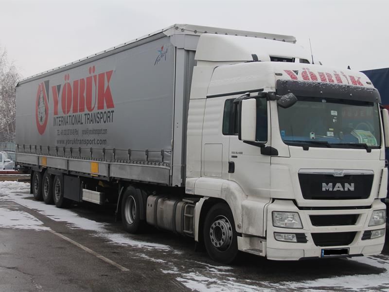 Kamion, který převážel migranty z Turecka