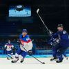 Miloš Roman a Iiro Pakarinen v semifinále Slovensko - Finsko na ZOH 2022 v Pekingu