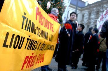 Čínští demonstranti před vládou