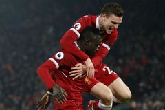Konec neporazitelnosti. Manchester City našel v lize přemožitele, Liverpool lídra přemohl 4:3