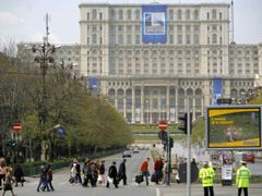 Místo konání summitu. Bývalý Palác lidu, který nechal postavit komunistický diktátor Nicolae Ceaušesku.