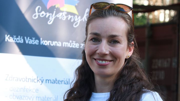 Zpívání nám zachraňuje život, říkají Ukrajinky šéfce sboru. Pomáhají matkám i vojákům