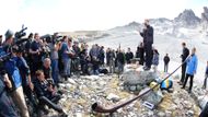 Na ceremonii, během které byl ledovec oficiálně prohlášen za mrtvý, měl proslov také kaplan. A nechyběla smuteční píseň z alpského rohu.