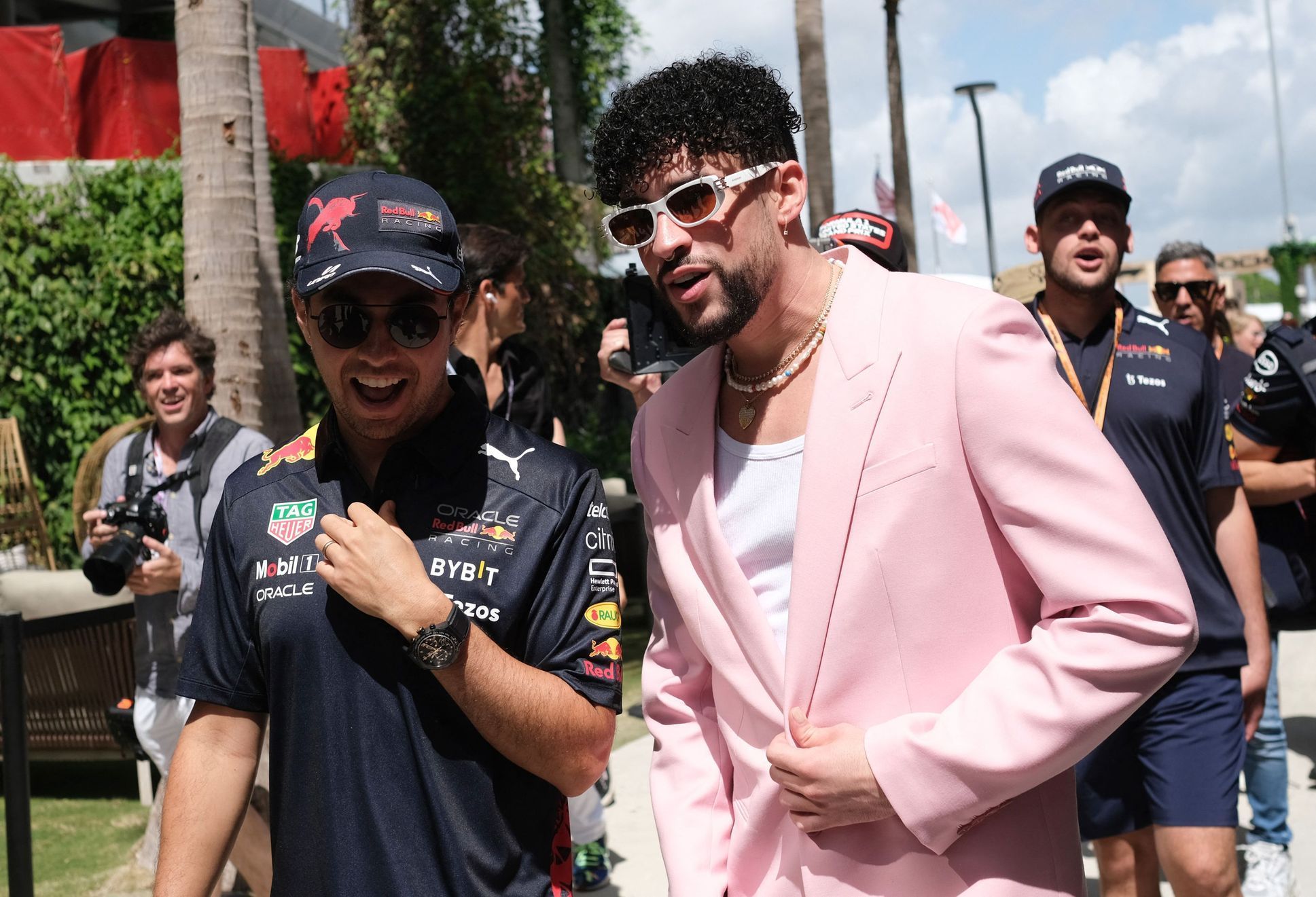 Pilot Red Bullu Sergio Pérez a rapper Bad Bunny ve VC Miami formule 1 2022