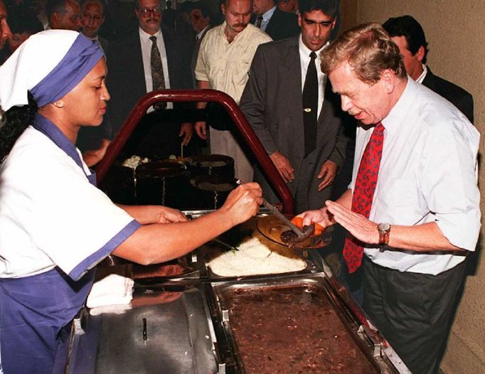 21. září 1996 - Václav Havel dostává fazolový "nášup" v brazilské vesnici jménem Lidice, která se nachází asi 170km od Rio de Janeira.