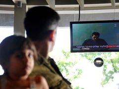 Videozáznam s izraelským vojákem Giladem Šalitem zadržovaným přes tři roky palestinskými radikály.