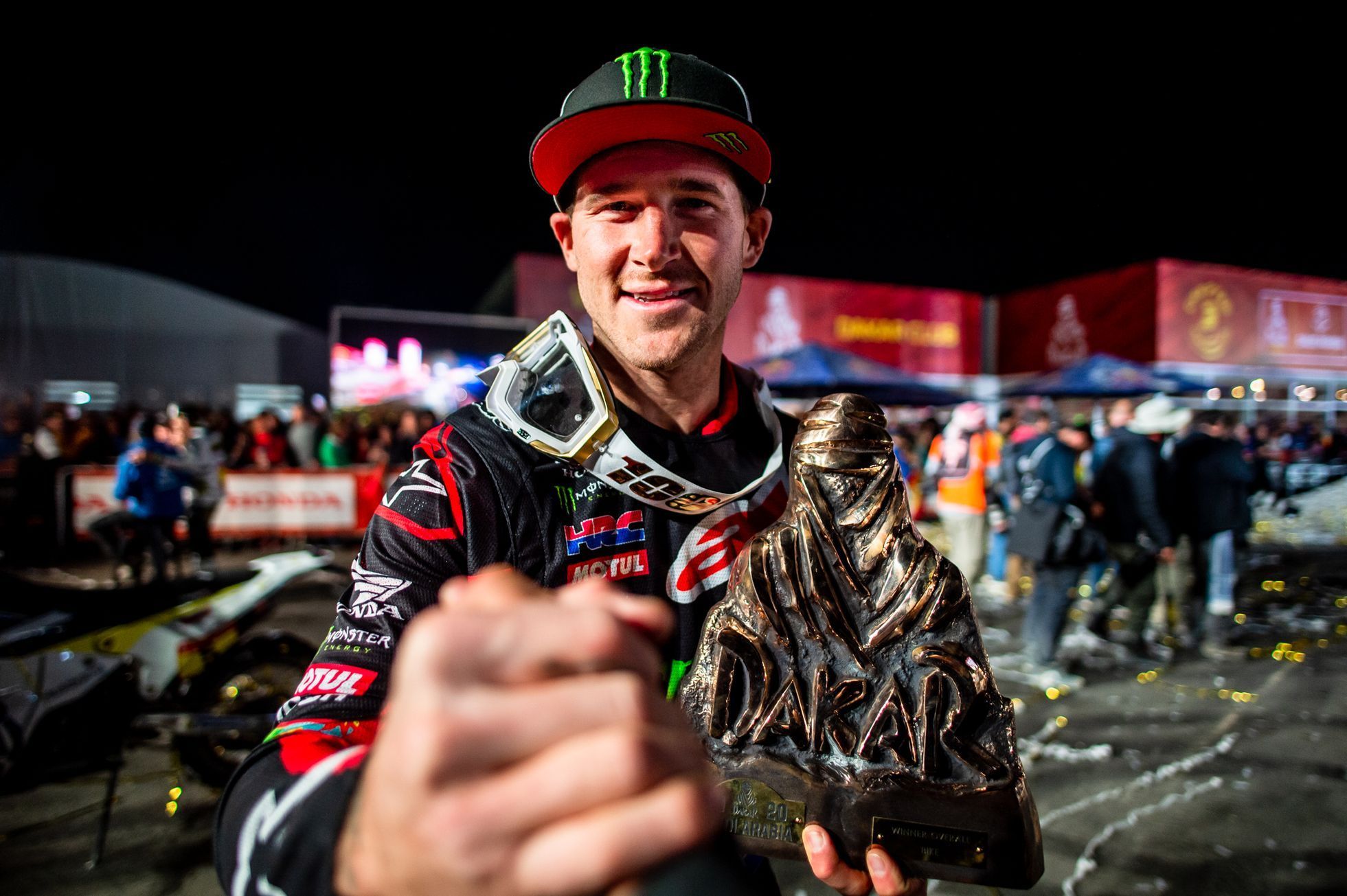 Tovární jezdec Hondy Ricky Brabec slaví vítězství na Rallye Dakar 2020
