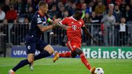 Liga mistrů 2022/23, Bayern - Plzeň: Sadio Mané střílí přes Lukáše Hejdu gól na 3:0