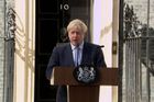 Dohoda Mayové o brexitu je "mrtvá", prohlásil Johnson. Slibuje pokus o novou