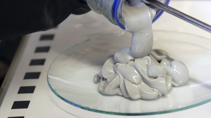 Hořčíková pasta místo lithiových baterií. V autě z ní vznikne vodík a projímadlo