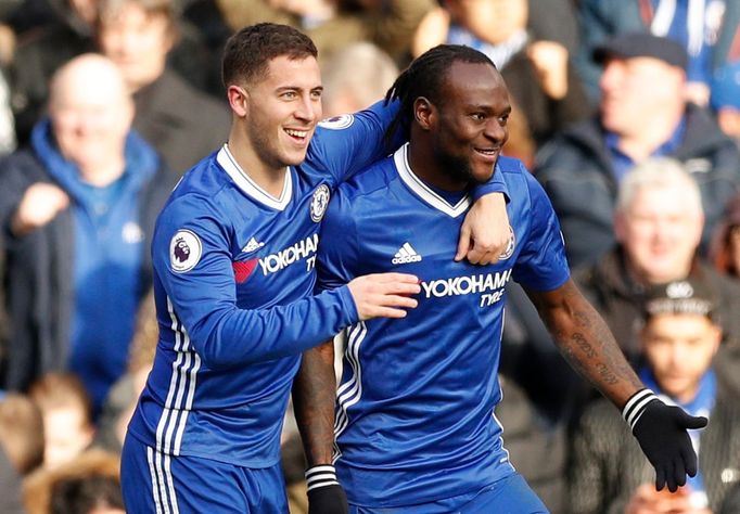 PL, Chelsea-Arsenal: Eden Hazard a Victor Moses slaví gól na 2:0