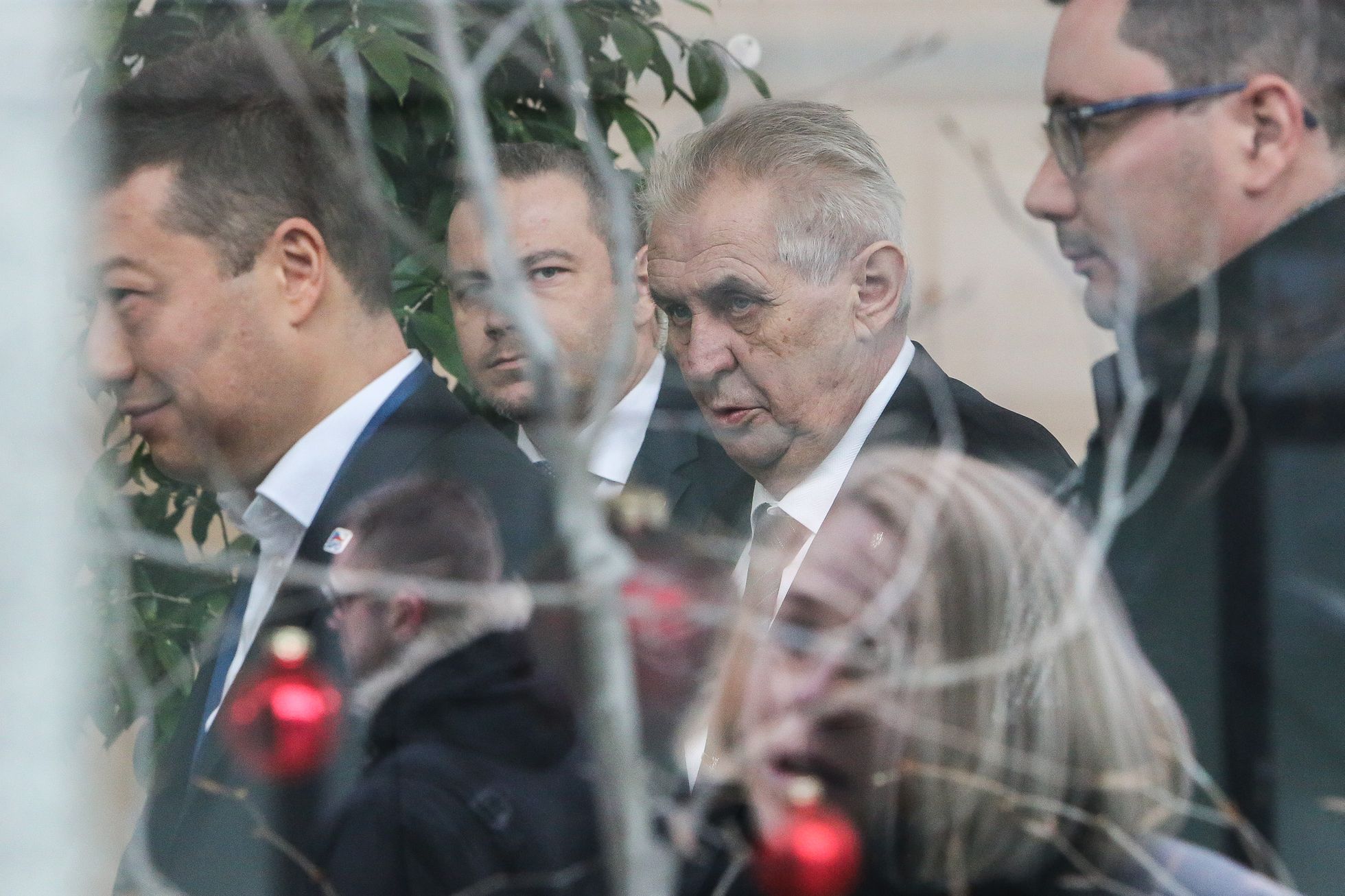 Sjezd SPD za účasti Miloše Zemana, před budovou bez akreditace