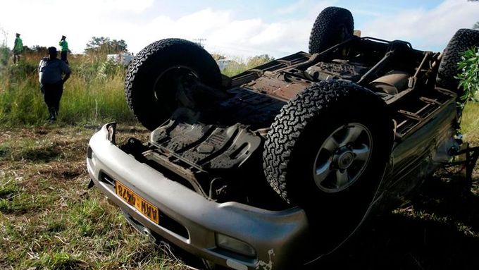 Do auta zimbabwského premiéra narazilo nákladní auto. Morgan Tsvangirai byl zraněn, jeho žena zemřela.