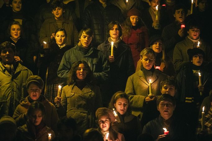 Natáčení filmu Vlny režiséra Jiřího Mádla zasazeného do roku 1967.