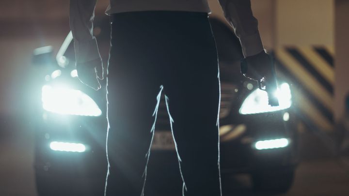 Bohaté Čechy si vyhlížejí organizované gangy, varuje NCOZ. Vrátilo se i "výpalné"