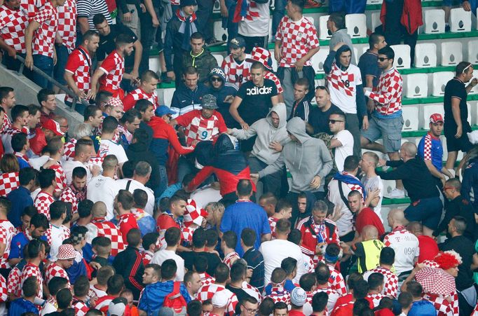 Euro 2016,Česko-Chorvatsko: výtržnosti chorvatský fanoušků