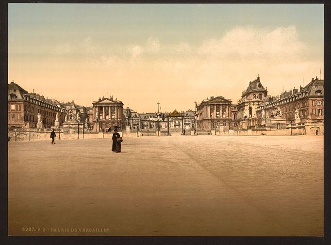 Zámky Versailles a Fontainebleau na 120 let starých fotkách