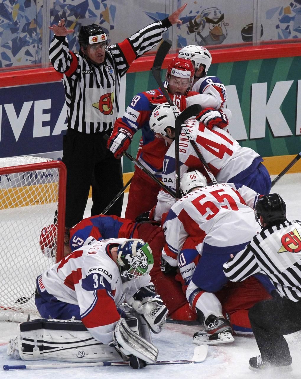 MS v hokeji 2012: Rusko - Norsko (souboj v brankovišti)