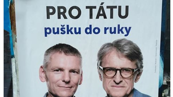 Končíme, odhlasovali si Realisté. Strana, která chtěla pušky pro táty, se rozpouští