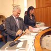 Předseda senátu Milan Štěch ve své kanceláři