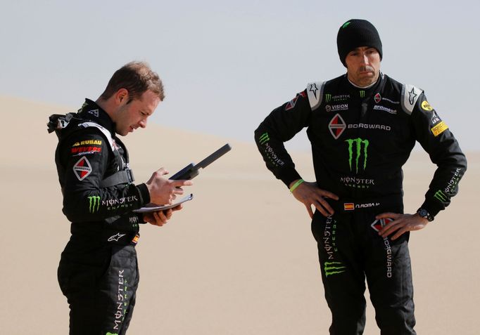 Rallye Dakar 2020, 10. etapa: Nani Roma a Daniel Oliveras Carreras opravují své Mini