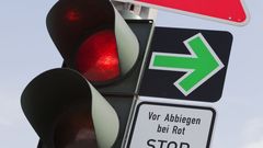 Zelená šipka Německo semafor