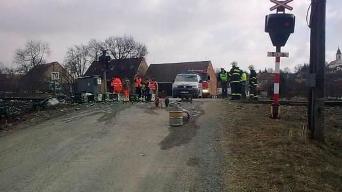 Nehoda vlaku a kamionu na přejezdu u Kojetic na Moravě