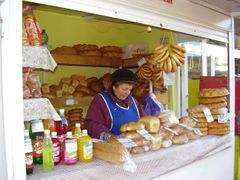 Moldavsko je považováno za nejchudší zemi Evropy. Toto nelichotivé prvenství převzalo od Albánie. Na snímku stánek s pečivem na tržišti v Kišiněvě.