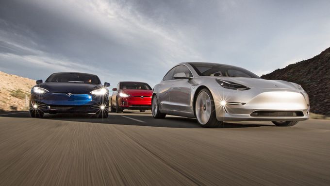 Růstu prodejů Tesly pomáhá i konečně fungující továrna na nejdostupnější auto v nabídce: Model 3.