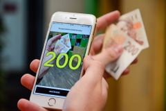 Česká aplikace pro nevidomé umí rozeznat bankovky. U vzniku stály deskové hry, říká vývojář Jelínek