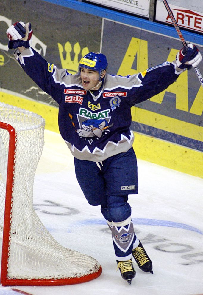 Český hokejista Jaromír Jágr v dresu HC Rabatu Kladno během sezóny 2004/05.