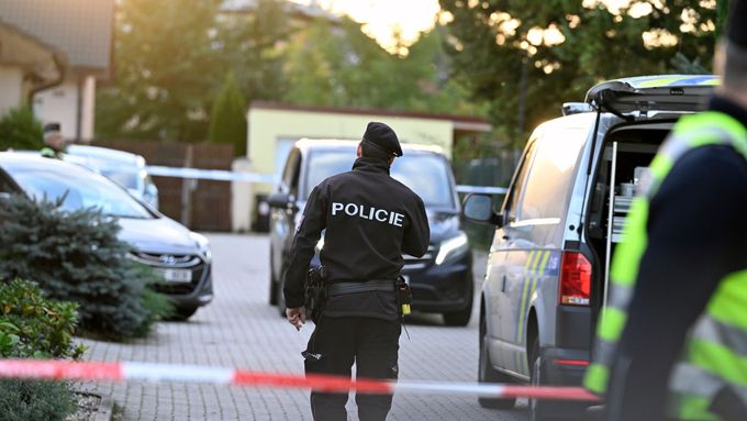 Motivem trojnásobné vraždy a sebevraždy v Měšicích u Prahy byly podle prvotních zjištění policie partnerské neshody.