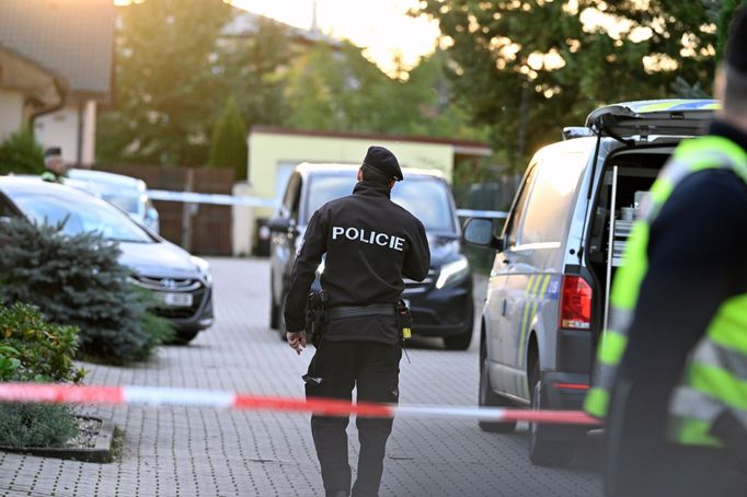 Motivem trojnásobné vraždy a sebevraždy v Měšicích u Prahy byly podle prvotních zjištění policie partnerské neshody.