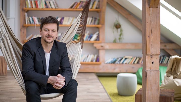 Churchill byl nekriticky heroizován, jeho obraz teď dostane na frak, říká historik