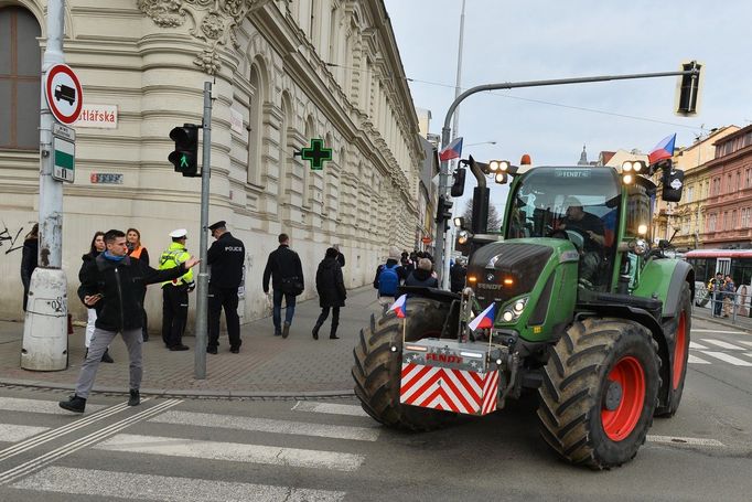 Protestní jízda zemědělců s těžkou technikou proti agrární politice Evropské unie, 22. února 2024, Brno.